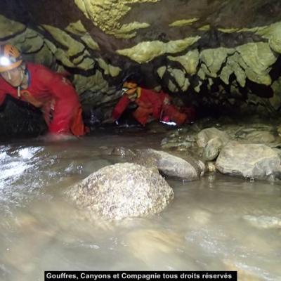 Passage bas dans la rivière