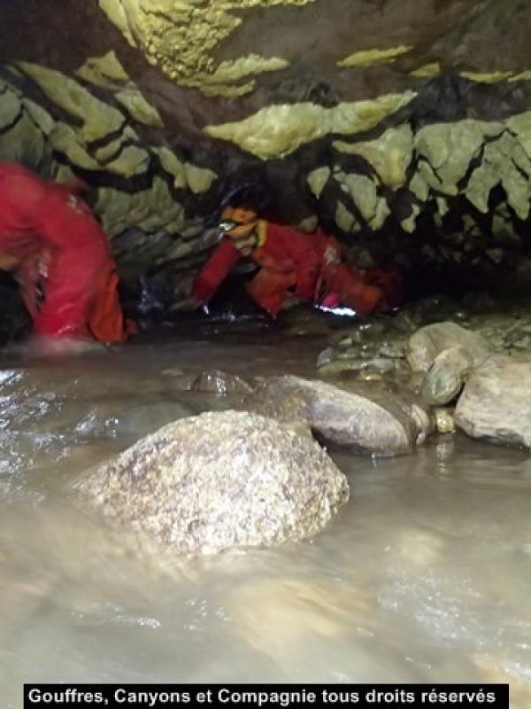 Passage bas dans la rivière